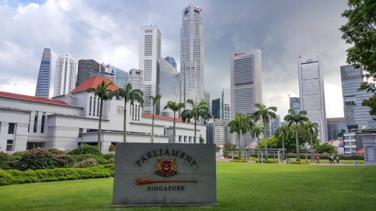 A civic building — illustrating a Singapore harbouring-an-immigration-offender case study